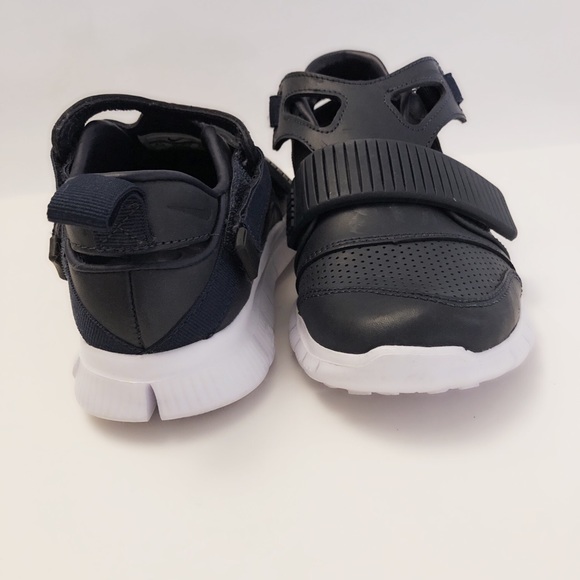 Kids Nike size 5 1/2 huarache lab free navy blue - Picture 6 of 6